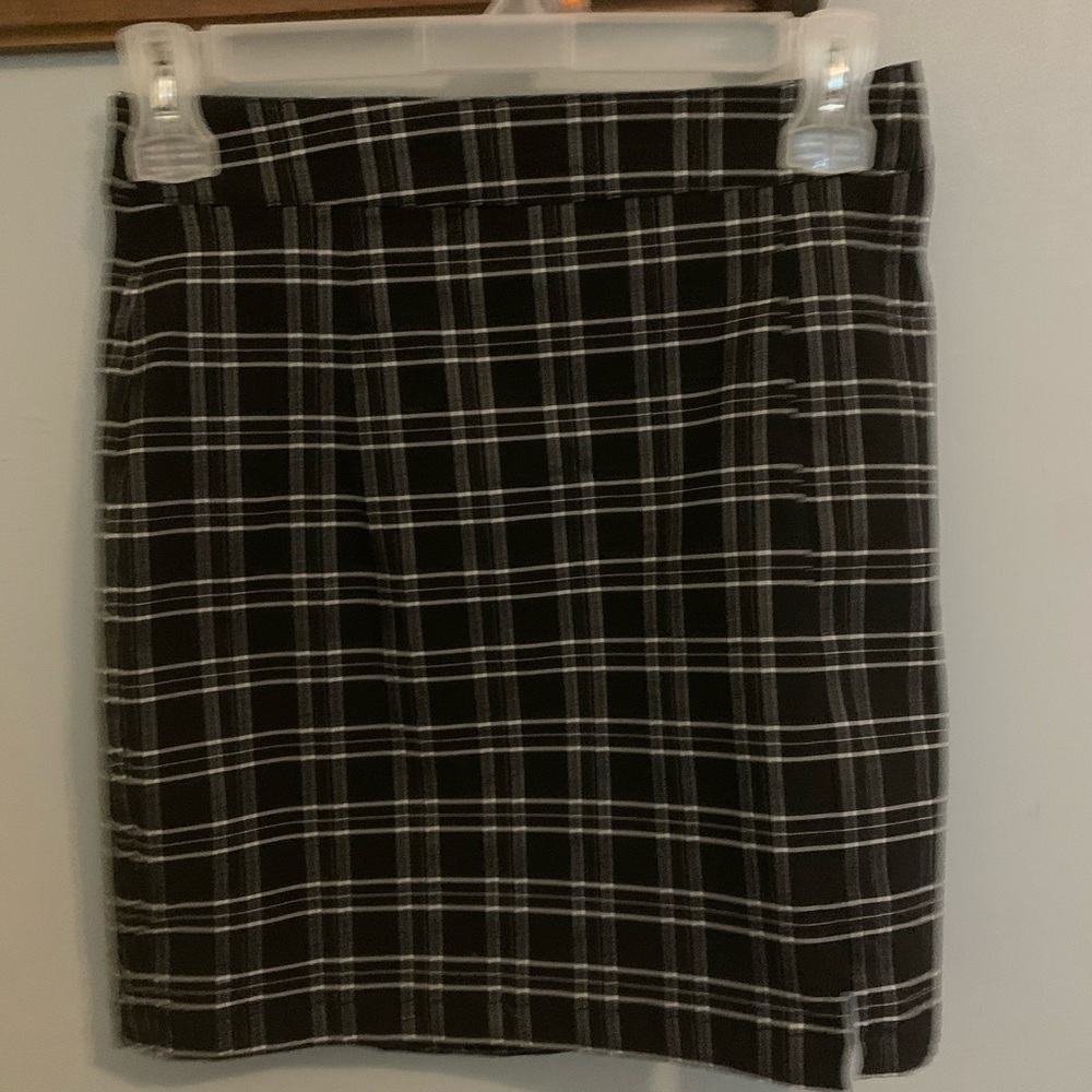 Garage Skirt - Picture 2 of 2
